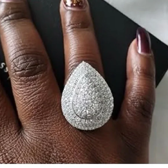 Elegant Silver Teardrop Ring - Picture 1 of 1